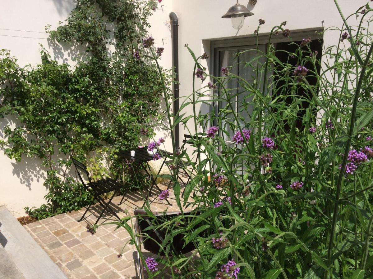 Denis & Virginie - Chateau A Pied - Parking Gratuit Versailles Bagian luar foto